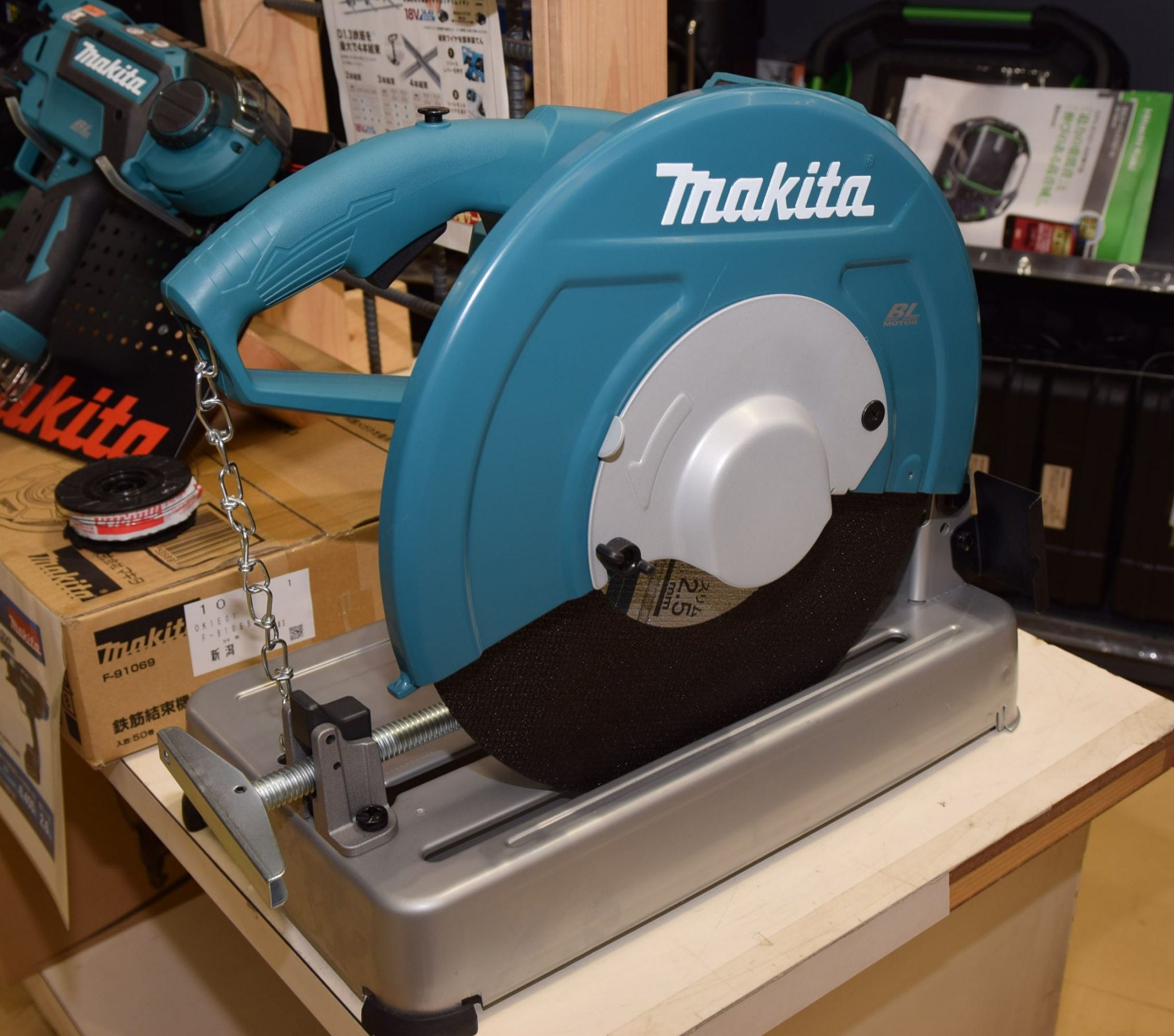 マキタ/makita 36V 355mm 充電式切断機 本体のみ(バッテリー、充電器別売) LW141DZ | 工具・金物の販売・通販なら新潟のイノウエ